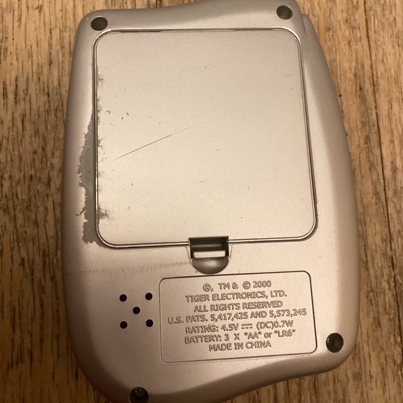 Tiger Lights Out 2000 Handheld Console - Blue and Silver - Picture 6 of 9